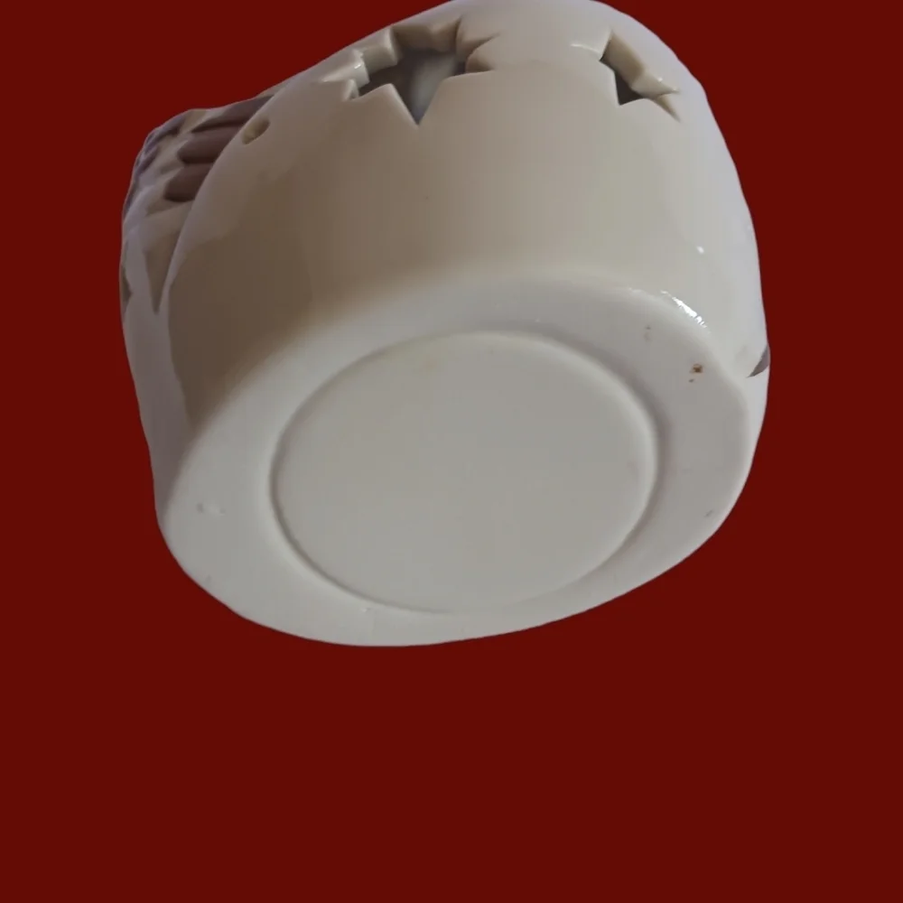 Scotts holy family tea light beige color and gold